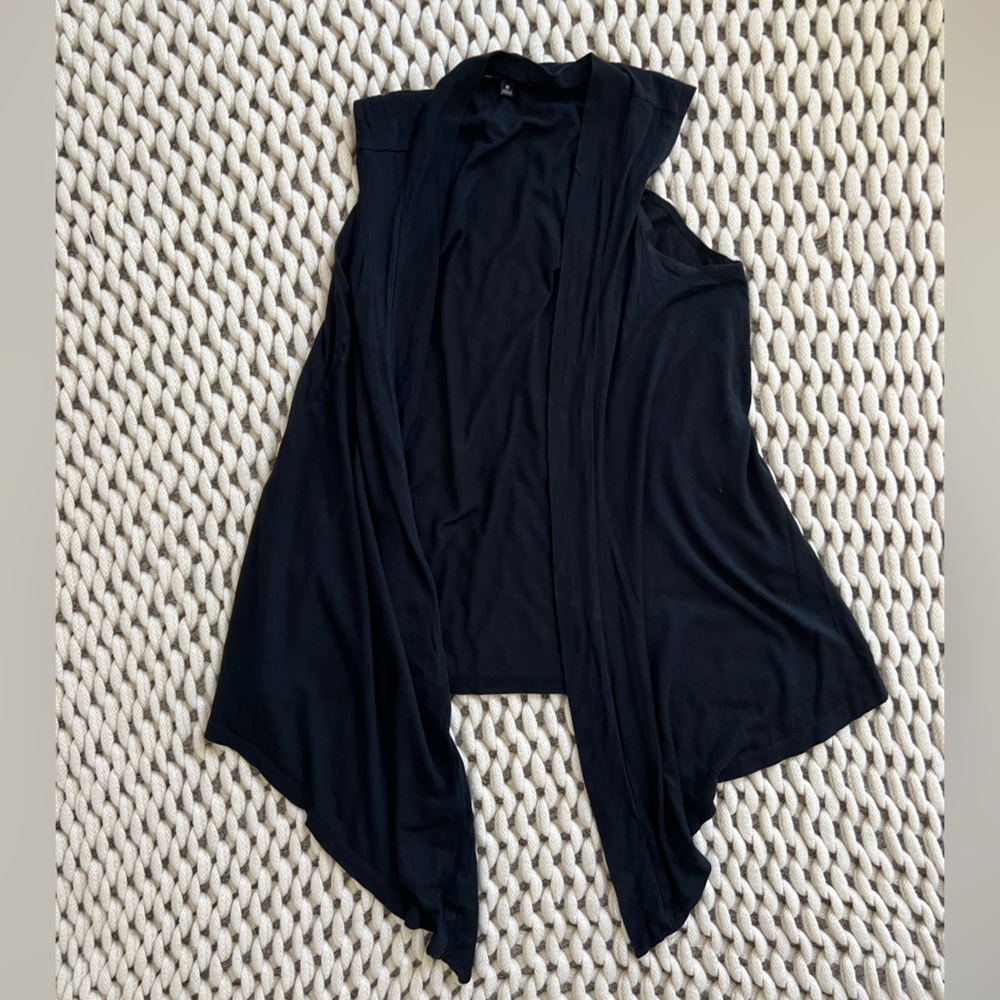 Express medium black sleeveless black cardigan top